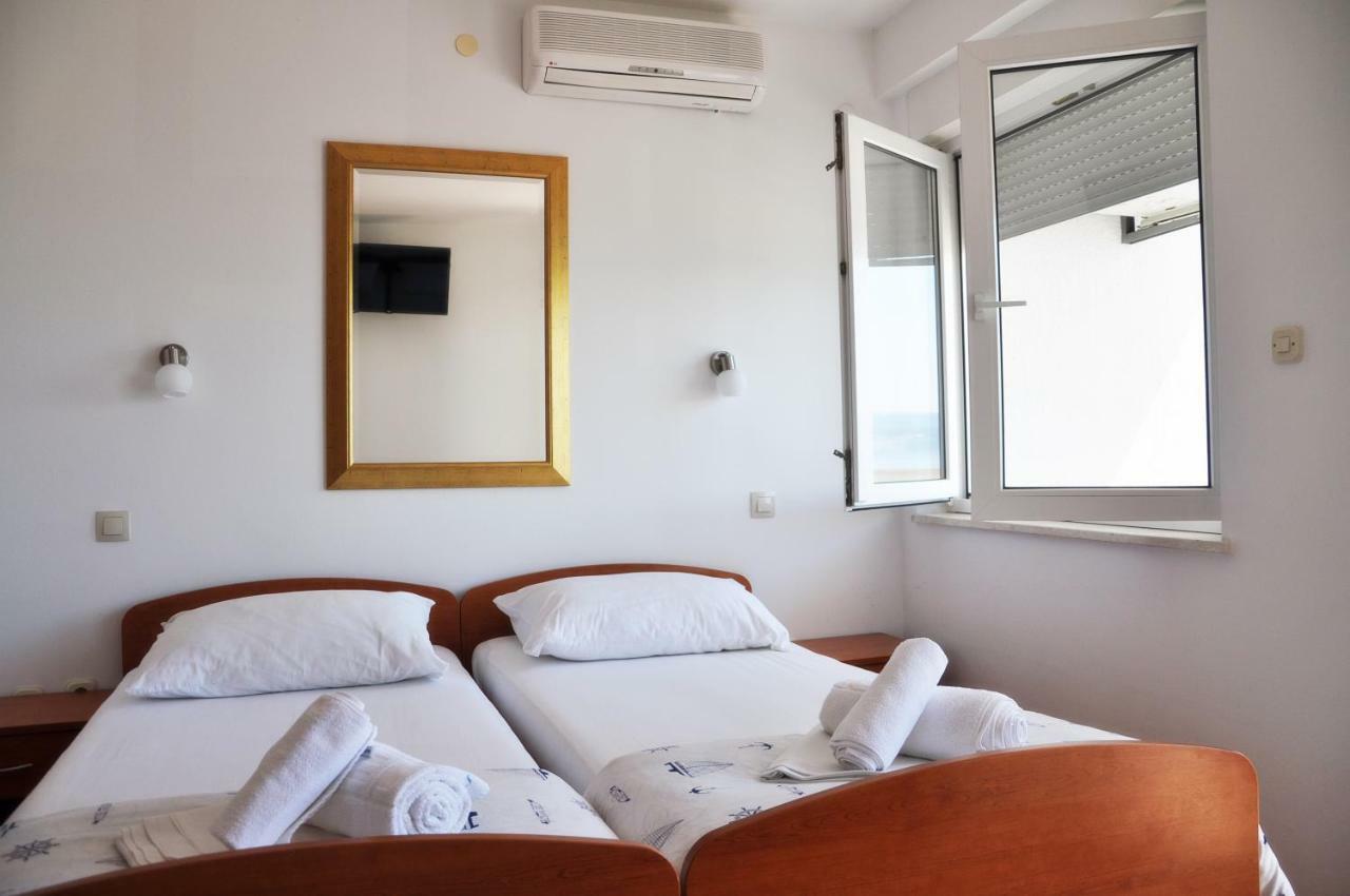 Sunrise Apartments And Studio Apartments Lokva Rogoznica Kültér fotó