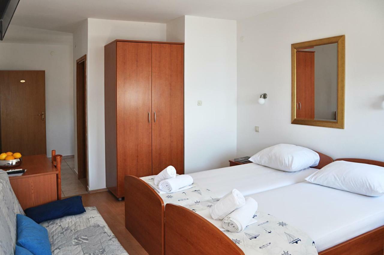 Sunrise Apartments And Studio Apartments Lokva Rogoznica Kültér fotó