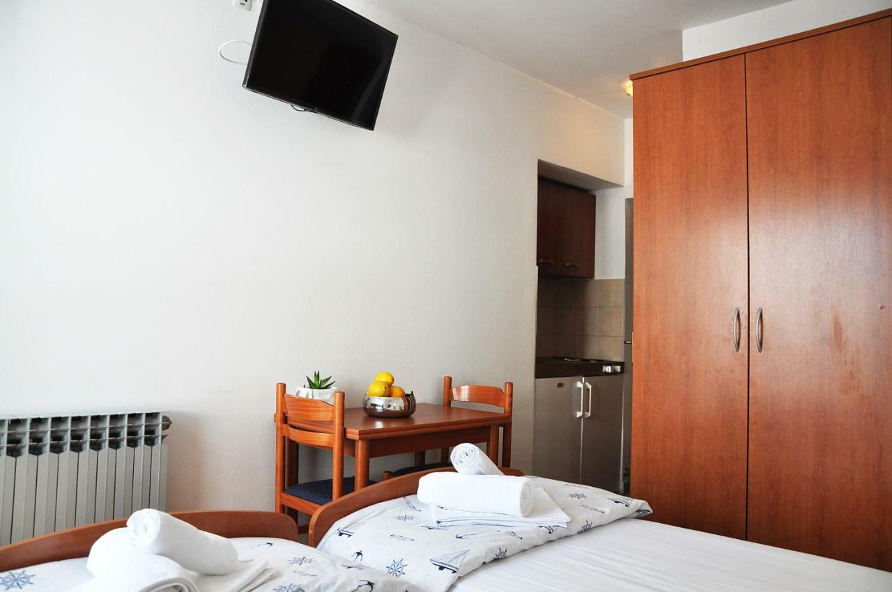 Sunrise Apartments And Studio Apartments Lokva Rogoznica Kültér fotó