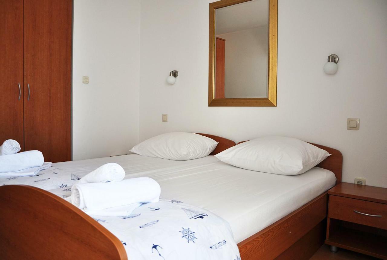 Sunrise Apartments And Studio Apartments Lokva Rogoznica Kültér fotó